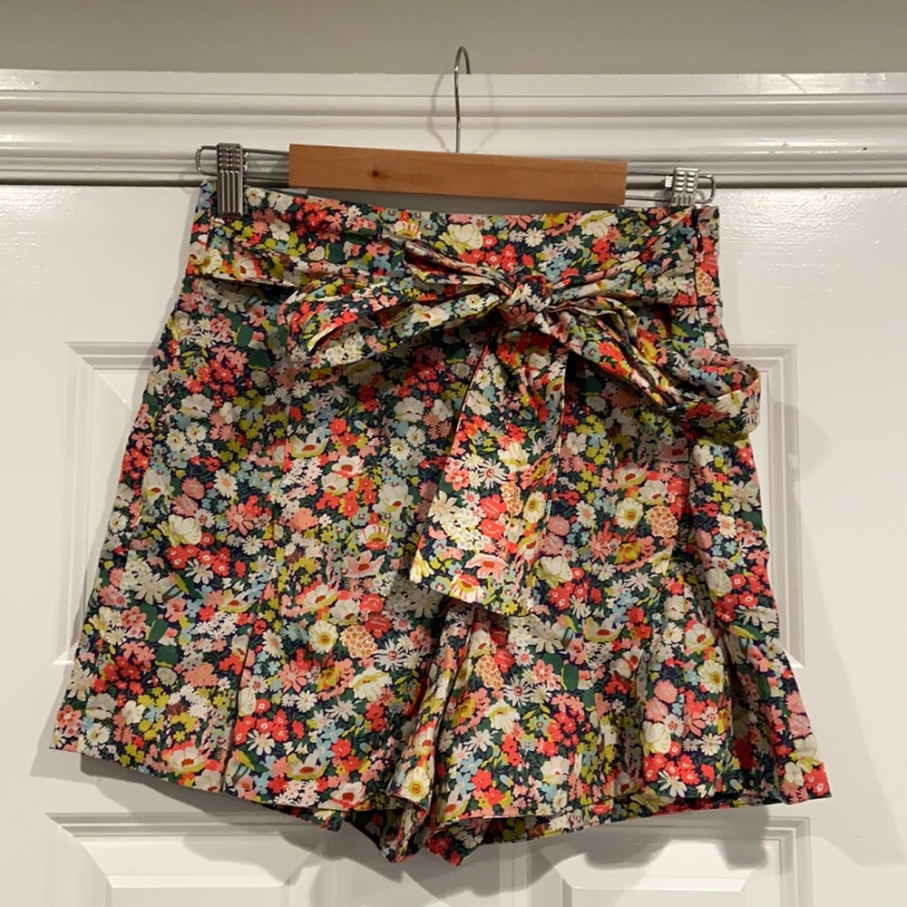 Floral High waisted shorts with front pockets & bow tie